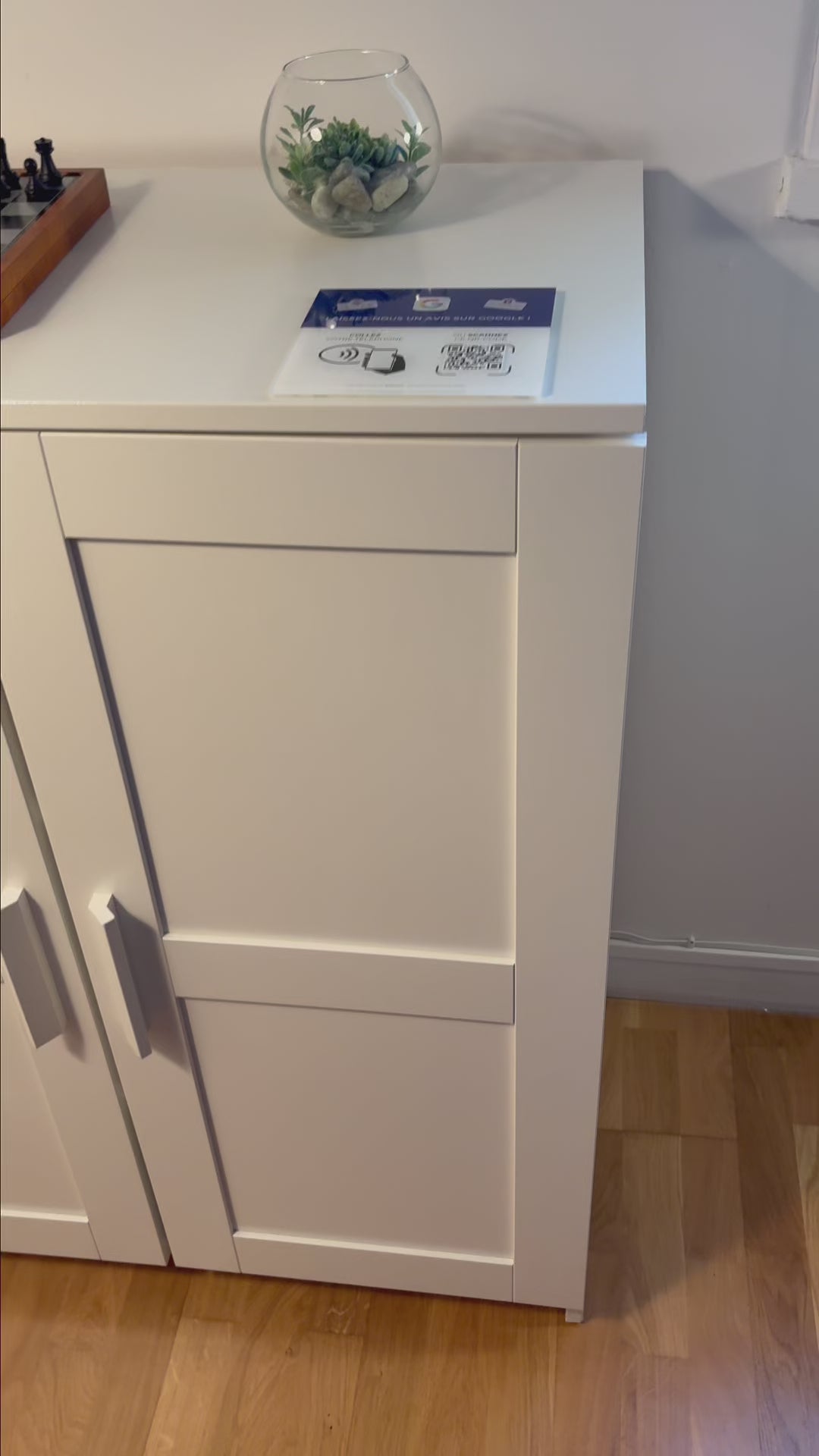 Démonstration de l’utilisation d’une plaque NFC pour laisser un avis Google