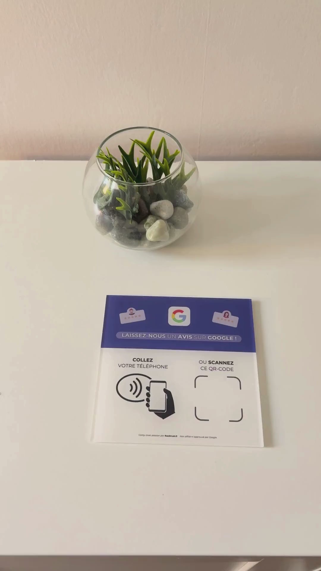 Courte vidéo montrant l’utilisation de la plaque NFC FeedTrust dans un point de vente.